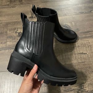 Universal Thread Naya Heeled Chelsea Boot
